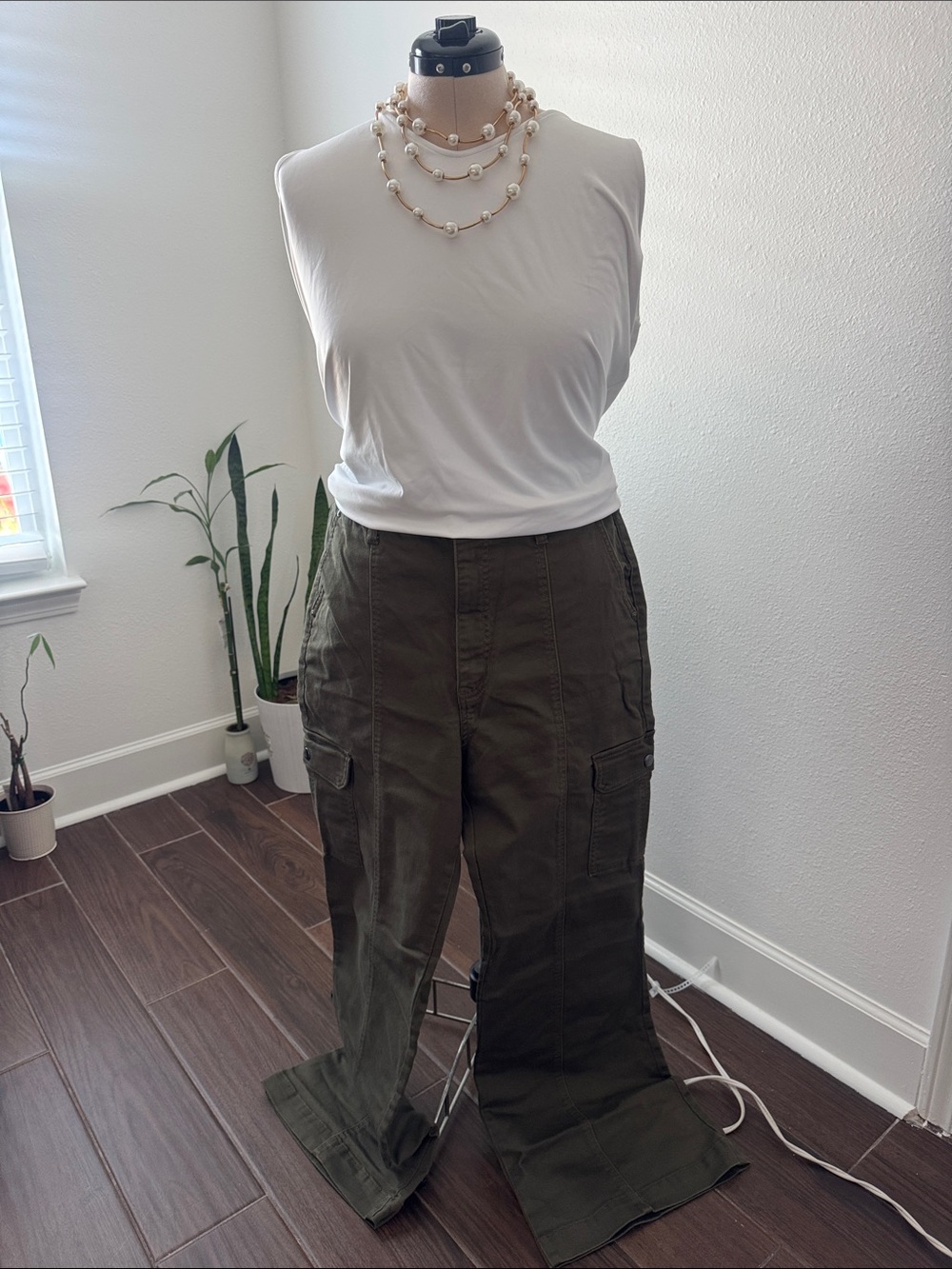 Gloria Vanderbilt Olive Green Cargo Pants with Wide-Leg Cut